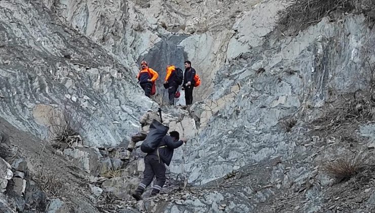 Kayalıklarda Mahsur Kalan Vatandaş Kurtarıldı
