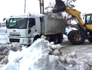 Karlıova’da Kar Temizleme Çalışmaları